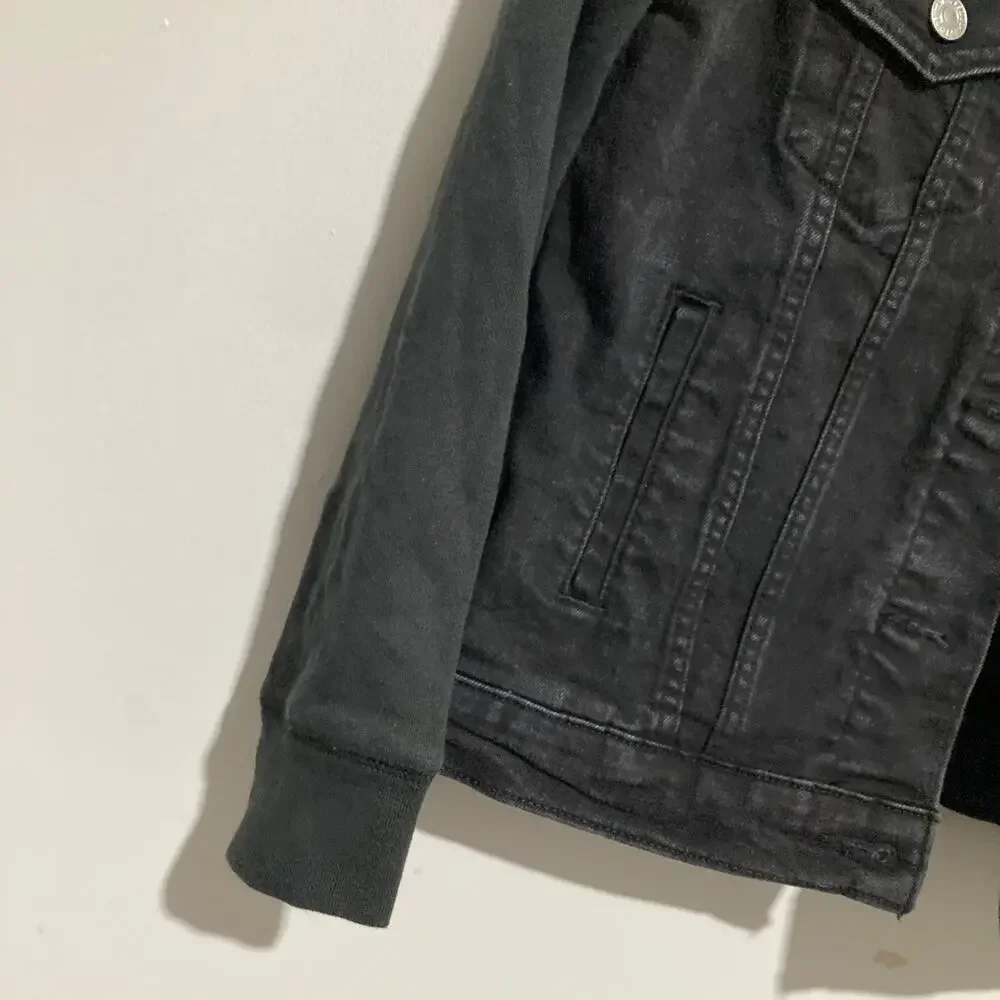 Levis excellent see